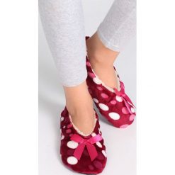 Fuksjowe Kapcie Suspicion. Kapcie marki Cropp. Za 19.99 zł.