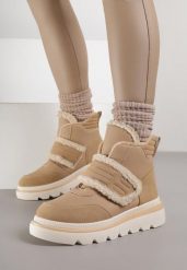 Ciemnobeżowe Śniegowce Ozdobione Futerkiem i Przeszyciami Newelara. Brązowe śniegowce Renee, bez wzorów, z jeansu, bez zapięcia. Za 129.99 zł.