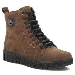 Skórzane botki damskie zamszowe brązowe Filippo DBT7273. Brązowe botki Filippo, bez wzorów, ze skóry, bez obcasa, bez zapięcia. Za 249.99 zł.