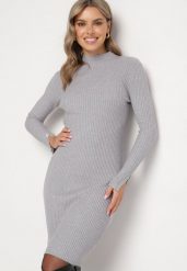Szara Prążkowana Sukienka Dopasowana z Modalem Wiskozą i Ozdobnymi Guzikami Zeanilda. Szare sukienki Born2be, na co dzień, m, bez wzorów, z materiału, wizytowe, bez kołnierzyka, bez ramiączek, mini, dopasowane. W wyprzedaży za 76.49 zł.