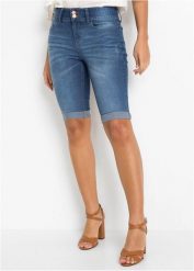 Bermudy jeansowe mid waist. Niebieskie jeansy bonprix, bez wzorów, z jeansu. Za 129.99 zł.