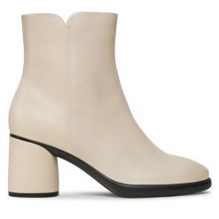 Botki ECCO. Białe botki ECCO, bez wzorów, bez obcasa, na słupku, bez zapięcia. Za 649.99 zł.