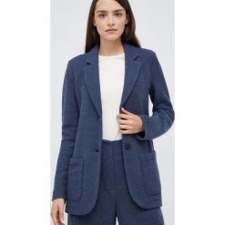 Emporio Armani marynarka z domieszką wełny 8N2G8A.2JFGZ.NOS kolor granatowy jednorzędowa melanżowa. Niebieskie marynarki i żakiety Emporio Armani, bez wzorów, z dzianiny, klasyczne, bez ramiączek. W wyprzedaży za 1,969.90 zł.