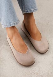 Beżowe Balerinki Barefoot z Wycięciem V przy Nosku Indira. Brązowe baleriny Renee, bez wzorów, bez obcasa, bez zapięcia. Za 99.99 zł.