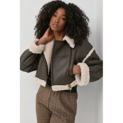 Pinko kurtka damska kolor brązowy przejściowa oversize. Brązowe kurtki Pinko, bez wzorów, bez kaptura. W wyprzedaży za 1,459.90 zł.