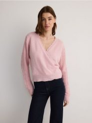Kopertowy sweter - brudny róż. Czerwone swetry Reserved, l, bez wzorów, z dzianiny, bez ramiączek. W wyprzedaży za 59.99 zł.