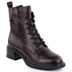 Skórzane botki damskie workery brązowe Filippo DBT7369. Brązowe botki Filippo, bez wzorów, ze skóry, bez obcasa, bez zapięcia. Za 329.99 zł.
