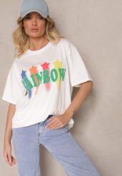 Biały T-shirt o Kroju Oversize z Nadrukowanym Napisem Ilorella. Białe t-shirty Renee, m, bez wzorów, z jeansu, eleganckie, bez kołnierzyka, bez ramiączek. W wyprzedaży za 43.99 zł.