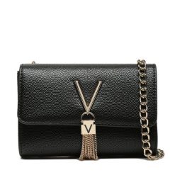 Torebka Valentino. Czarne kopertówki Valentino, bez wzorów, wizytowe, bez dodatków. Za 279.99 zł.