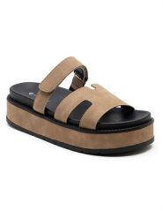 Foreverfolie Klapki w kolorze beżowym rozmiar: 38. Brązowe klapki Foreverfolie, bez wzorów, klasyczne, z otwartym noskiem, bez obcasa, na platformie, bez zapięcia. Za 92.21 zł.