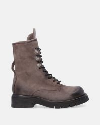 ZAMSZOWE WORKERY W KOLORZE SZARYM O026SUGYOBB017. Szare botki Venezia, bez wzorów, ze skóry, bez obcasa, bez zapięcia. Za 839.00 zł.