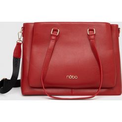 Nobo torebka kolor czerwony. Czerwone shopper bag NOBO, bez wzorów, na ramię, bez dodatków. W wyprzedaży za 229.99 zł.