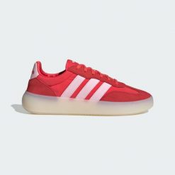 Buty Barreda Decode. Czerwone buty trekkingowe adidas, bez wzorów, bez zapięcia, trekkingowe. Za 343.80 zł.