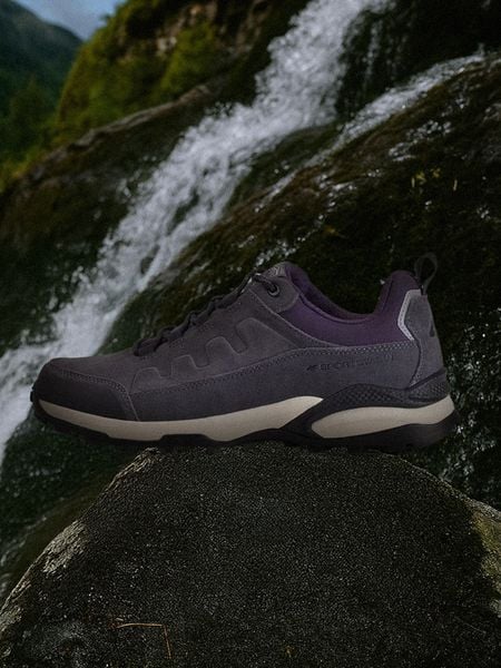 4F Niskie buty trekkingowe damskie - szare 40. Szare buty trekkingowe 4f, bez wzorów, przed kostkę, bez zapięcia. Za 349.99 zł.