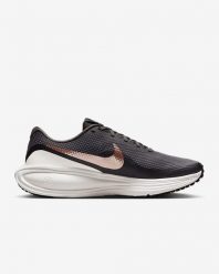 Buty sportowe damskie Nike Revolution 8. Zielone buty do biegania Nike, bez wzorów, bez zapięcia, do biegania, nike revolution. Za 313.90 zł.