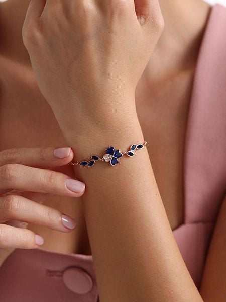 Heliophilia Srebrna bransoletka z elementem ozdobnym rozmiar: onesize. Niebieskie bransoletki Heliophilia, z cyrkonią, srebrne. Za 87.45 zł.