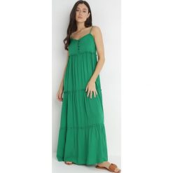 Zielona Sukienka Cilaris. Zielone sukienki Born2be, m, bez wzorów, z materiału, bez kołnierzyka, bez ramiączek, maxi. W wyprzedaży za 71.49 zł.
