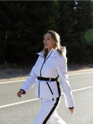 Puchowa kurtka z paskiem - złamana biel. Kurtki Reserved, l, bez wzorów, z puchu, bez kaptura. W wyprzedaży za 399.99 zł.