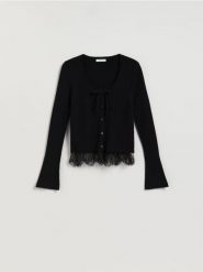 Sweter z koronką - czarny. Czarne swetry Reserved, l, bez wzorów, z dzianiny, bez ramiączek. Za 119.99 zł.