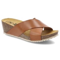 Brązowe Klapki Hee Stylowe Obuwie Damskie Na Koturnie. Brązowe klapki Hee, bez wzorów, z jeansu, eleganckie, bez obcasa, na koturnie, bez zapięcia. Za 189.00 zł.