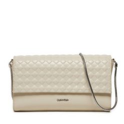 Torebka Calvin Klein. Szare kopertówki Calvin Klein, bez wzorów, bez dodatków. Za 169.99 zł.
