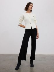 BGN Spodnie w kolorze czarnym rozmiar: 40. Czarne spodnie materiałowe BGN, bez wzorów, z materiału. Za 104.39 zł.