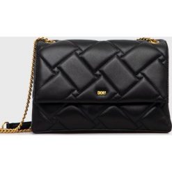 Dkny torebka skórzana kolor czarny. Czarne listonoszki DKNY, bez wzorów, na ramię, pikowane, bez dodatków. Za 1,389.90 zł.