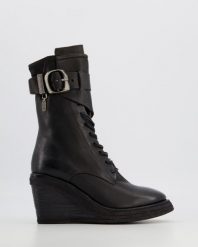 CZARNE BOTKI A30210 NERO. Czarne botki Venezia, bez wzorów, ze skóry, bez obcasa, bez zapięcia. Za 599.00 zł.