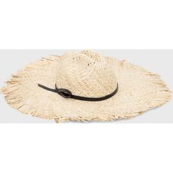 Sisley kapelusz kolor beżowy. Brązowe kapelusze Sisley, bez wzorów. Za 179.99 zł.