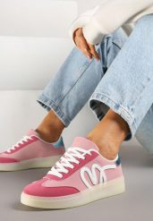 Różowe Sneakersy Kultowe Tenisówki Zdobione Abstrakcyjną Aplikacją Fendiva. Czerwone trampki Renee, z aplikacjami, z jeansu, eleganckie, bez zapięcia. W wyprzedaży za 67.99 zł.