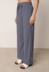 Niebieskie Szerokie Spodnie z Teksturalnej Tkaniny z Wiązaniem w Pasie Agatia. Niebieskie jeansy Born2be, m, bez wzorów, z jeansu, biznesowe, z podwyższonym stanem, długie. Za 59.99 zł.