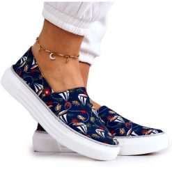 Damskie Tenisówki Slip On Memory Foam Big Star JJ276016 Granatowe wielokolorowe. Trampki bez wzorów, retro, przed kostkę, bez zapięcia. Za 229.32 zł.