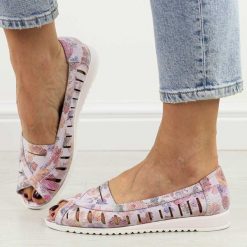 Różowe ażurowe baleriny damskie z odkrytymi palcami M.Daszyński Sa135-18. Czerwone baleriny M.Daszyński, w ażurowe wzory, z jeansu, eleganckie, z otwartym noskiem, bez obcasa, bez zapięcia. Za 179.00 zł.