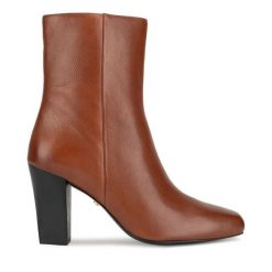 Botki Gino Rossi. Brązowe botki Gino Rossi, bez wzorów, bez obcasa, na słupku, bez zapięcia. Za 227.99 zł.