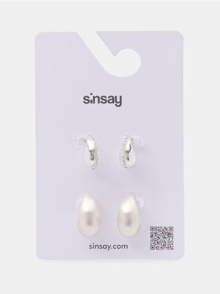 Kolczyki w stylu minimalistycznym 2 pack - srebrny. Szare kolczyki Sinsay, srebrne. Za 12.99 zł.