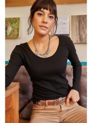 Olalook Bluzka w kolorze czarnym rozmiar: XL. Czarne bluzki Olalook, xl, bez wzorów, bez kołnierzyka, bez ramiączek. Za 48.39 zł.