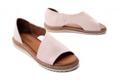 ARTIKER RELAKS 46C1018 jasnoróżowy, Sandały damskie. Czerwone sandały Artiker Relaks, bez wzorów, ze skóry, bez obcasa, bez zapięcia. Za 259.90 zł.