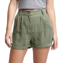 Spodenki turystyczne damskie Superdry Studios Cupro. Zielone szorty sportowe Superdry, bez wzorów, z wiskozy. Za 174.00 zł.
