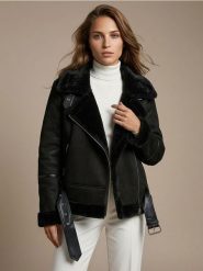 Kurtka ramoneska z kożuszkiem z imitacji zamszu - czarny. Czarne kurtki Sinsay, l, bez wzorów, bez kaptura. Za 139.99 zł.