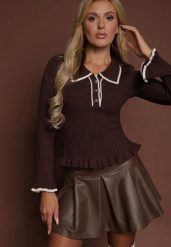 Brązowy Sweter Retro z Wiskozą Zdobiony Kołnierzykiem Falbankami i Guzikami Sirrise. Brązowe swetry Renee, s, z aplikacjami, z jeansu, casualowe, bez ramiączek. Za 89.99 zł.