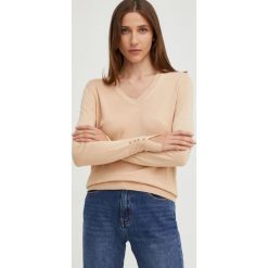 Answear Lab sweter damski kolor beżowy lekki. Brązowe swetry Answear Lab, m, bez wzorów, z dzianiny, bez ramiączek. Za 149.99 zł.