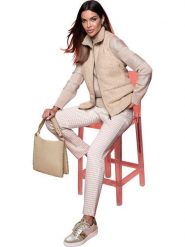 Heine Spodnie w kolorze kremowym rozmiar: 48. Brązowe spodnie materiałowe Heine, bez wzorów, z materiału. Za 104.14 zł.