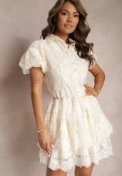 Jasnobeżowa Sukienka Mini z Bufiastymi Rękawami i Guzikami Ozdobiona Kwiatową Koronką Eia. Brązowe sukienki Renee, m, bez wzorów, z koronki, bez kołnierzyka, bez ramiączek, mini. W wyprzedaży za 97.99 zł.