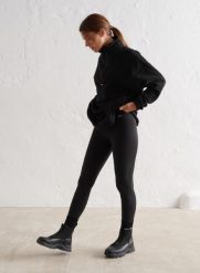 Damskie legginsy wysoki stan, drapane wewnątrz, second skin Warming czarny. Czarne legginsy AIM'N, bez wzorów, z elastanu. Za 339.00 zł.
