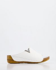 BIAŁE KLAPKI SSW031 WHITE. Białe klapki Venezia, bez wzorów, ze skóry, bez obcasa, bez zapięcia. Za 199.00 zł.