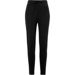 Triumph Spodnie od piżamy Climate Control czarny female czarny 38. Czarne piżamy Triumph, bez wzorów, z bawełny, bez kołnierzyka, bez ramiączek. Za 179.00 zł.