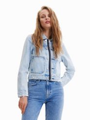 Desigual Kurtka jeansowa Feriha 23SWED27 Niebieski Regular Fit. Niebieskie kurtki Desigual, m, bez wzorów, z bawełny, bez kaptura. Za 399.99 zł.