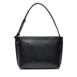 Torebka Calvin Klein. Czarne torebki klasyczne Calvin Klein, bez wzorów, klasyczne, bez dodatków. Za 309.99 zł.
