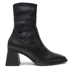 Botki Vagabond Shoemakers. Czarne botki Vagabond Shoemakers, bez wzorów, bez obcasa, na słupku, bez zapięcia. Za 579.99 zł.
