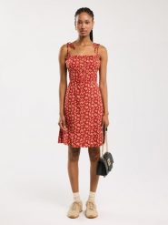 BIG STAR Sukienka w kolorze czerwonym rozmiar: M. Czerwone sukienki BIG STAR, m, bez wzorów, z wiskozy, retro, bez kołnierzyka, bez ramiączek, midi. Za 104.99 zł.